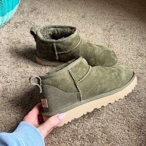 Ultra Mini Uggs Boots Size 9 Green Great Condition